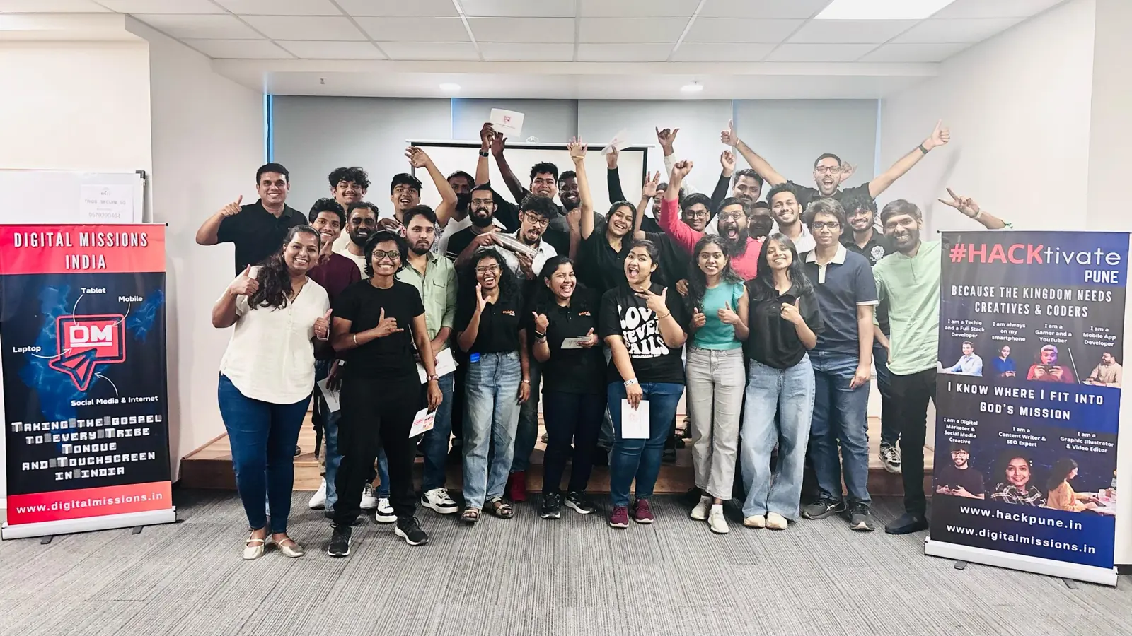 Participants of #HACKtivate gathered together for a group photo at the end of the weekend